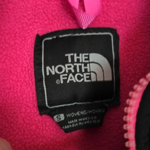 Women's hot pink North Face jacket - Picture 2 of 3